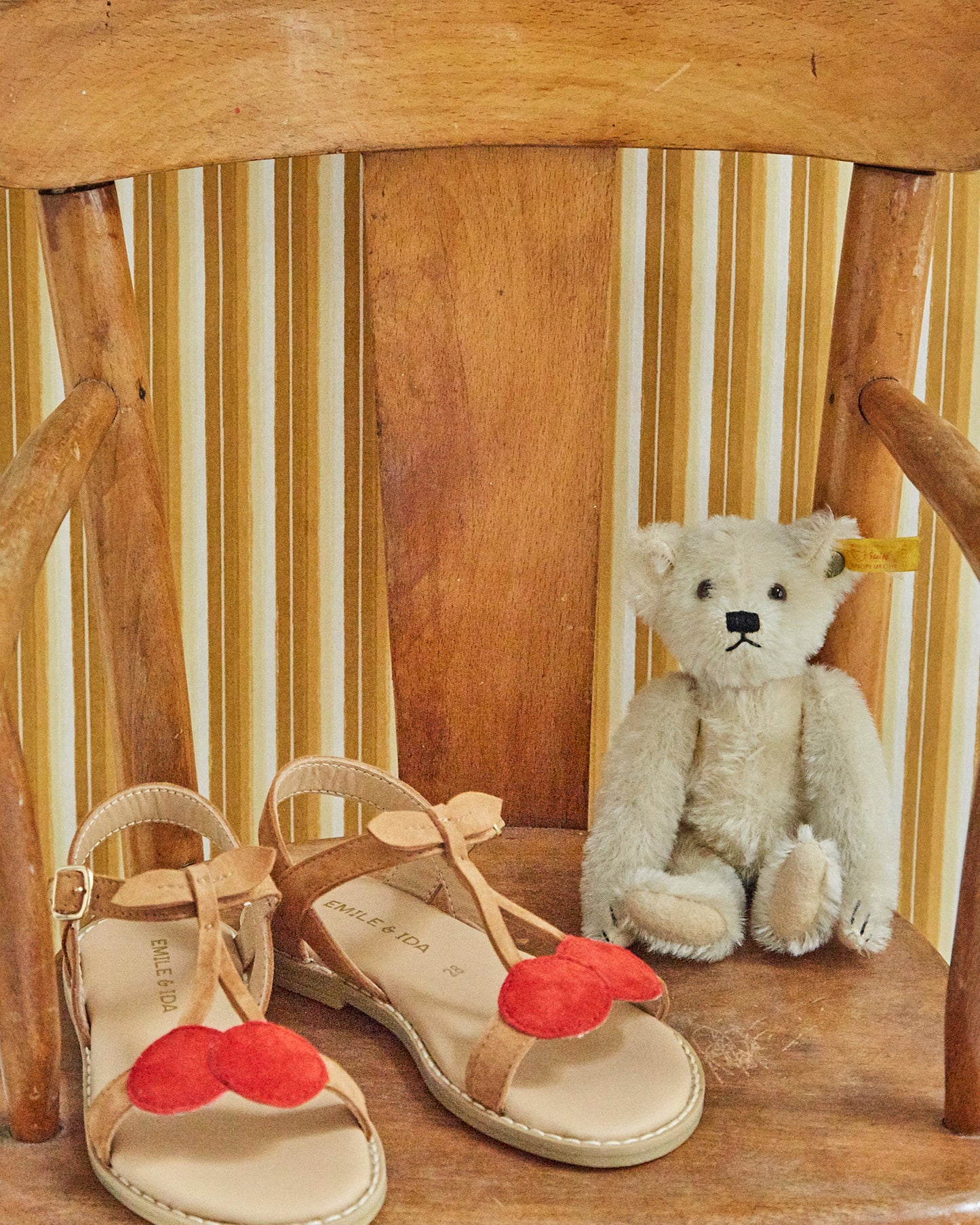 Sandales cerises rouge camel