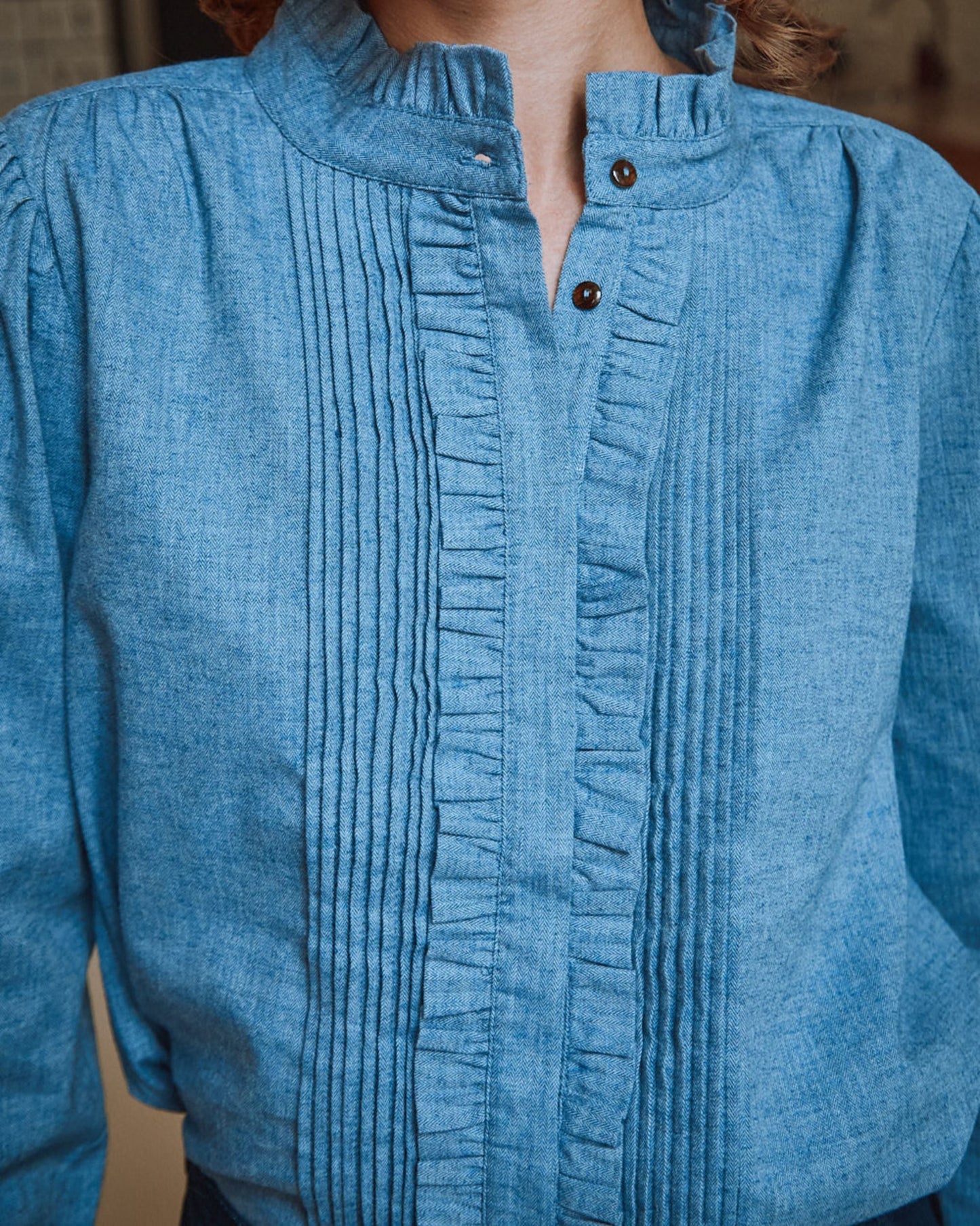 Blouse à volants chiné bleu