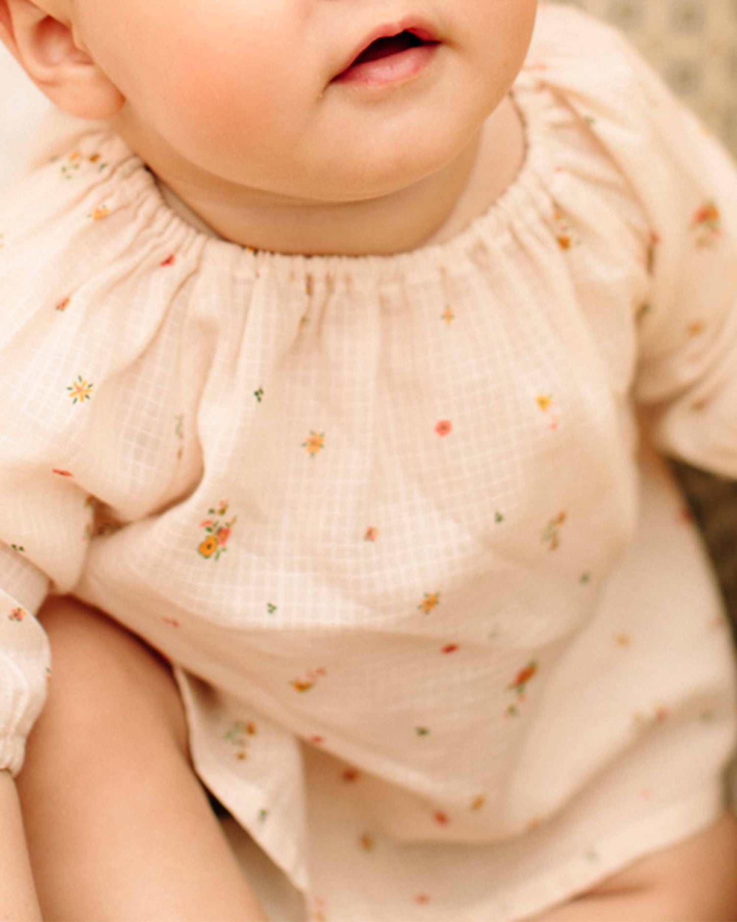 Blouse bébé évasée à fleurs écru