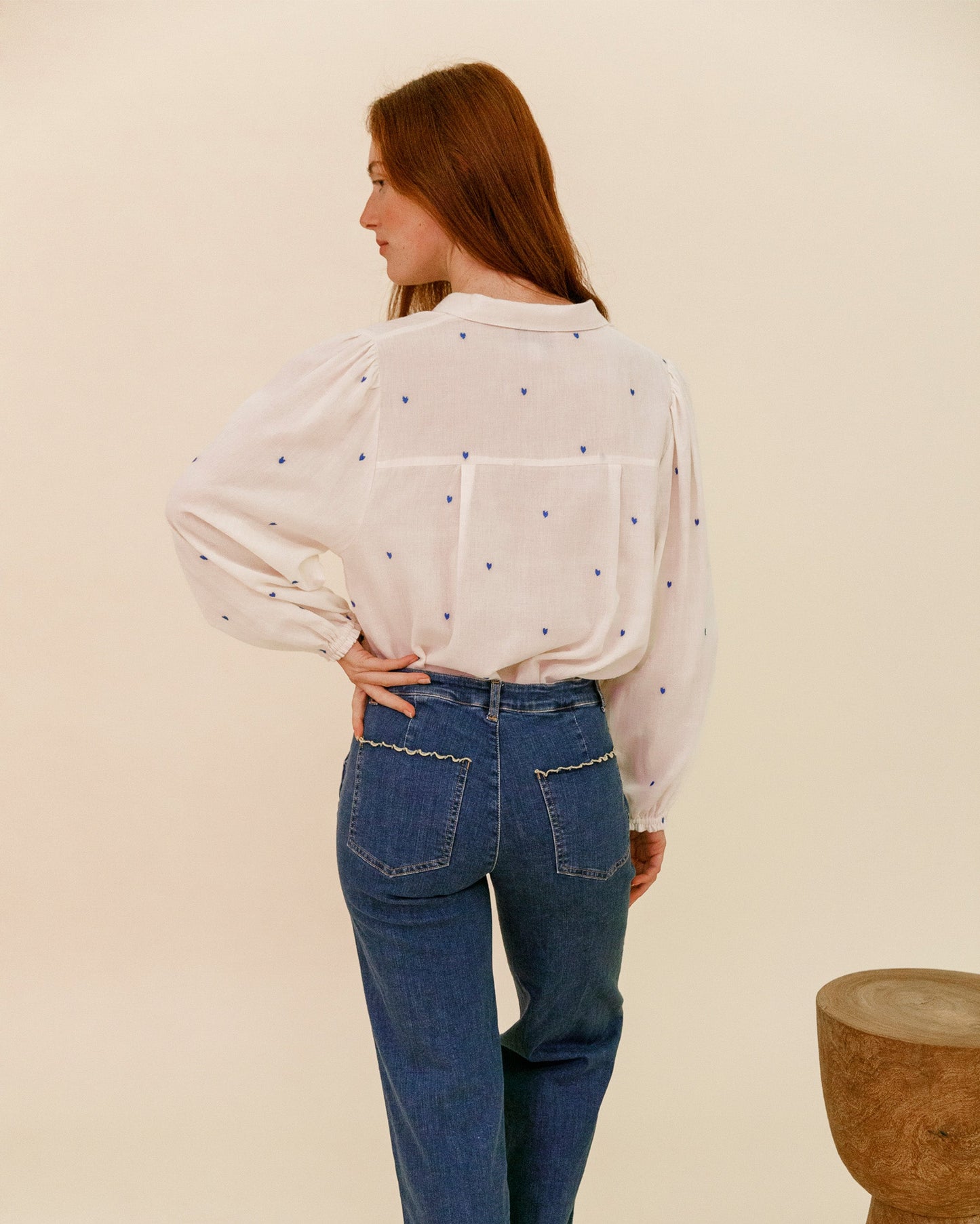 Chemise brodée petits cœurs bleus