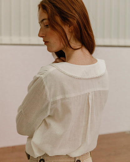 Blouse col pétales blanc cassé