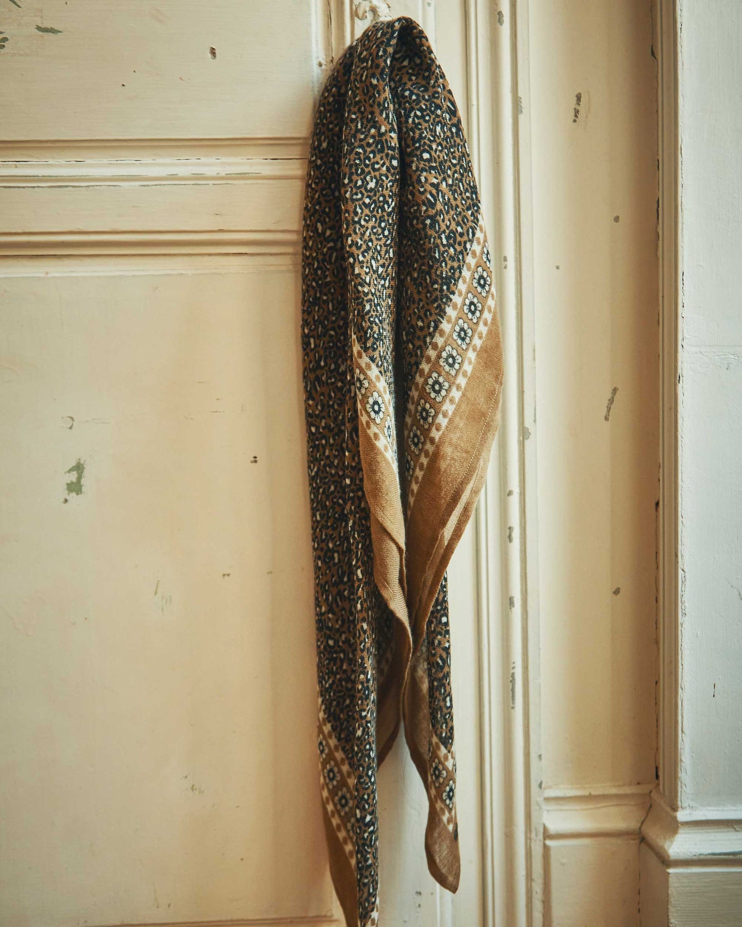 Foulard léopard marron