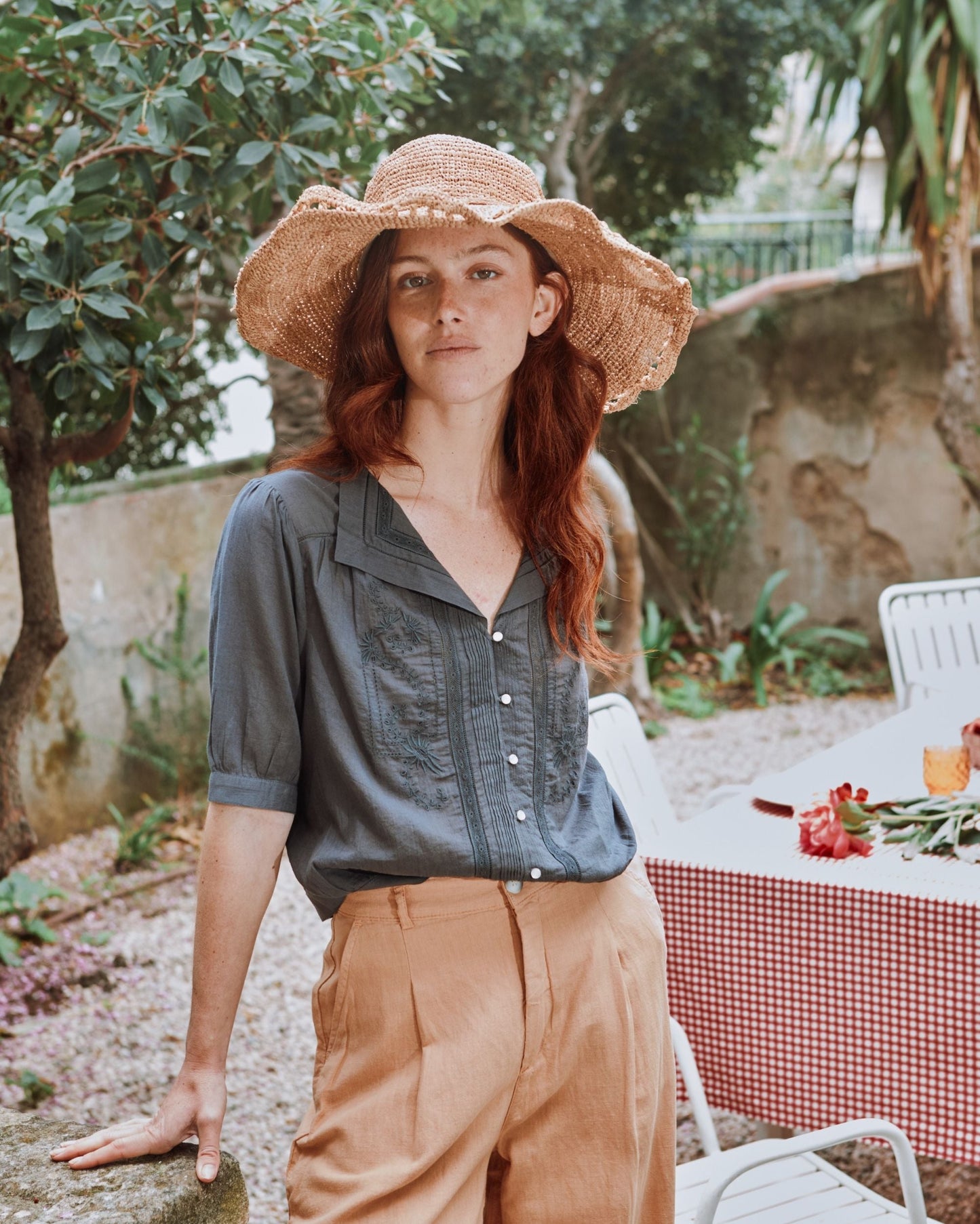 Blouse brodée vintage bitume