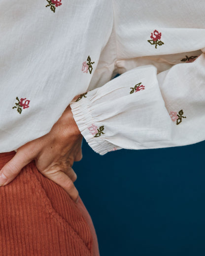 Blouse - Écru broderies roses
