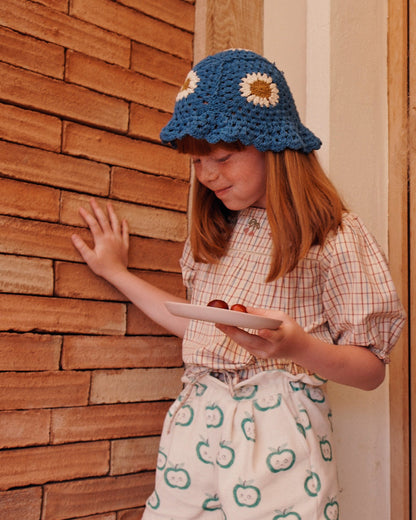 Chapeau en crochet bleu