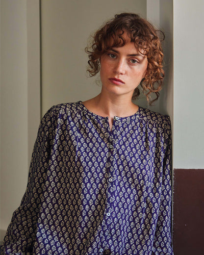 Blouse fleurs marine et écru