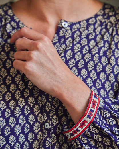 Blouse fleurs marine et écru