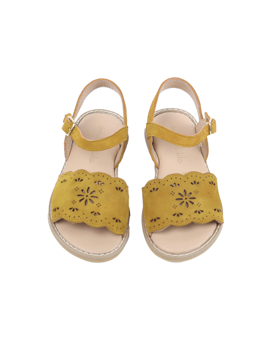 Sandales perforées cuir velours jaune