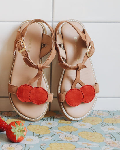 Sandales cerises rouge camel