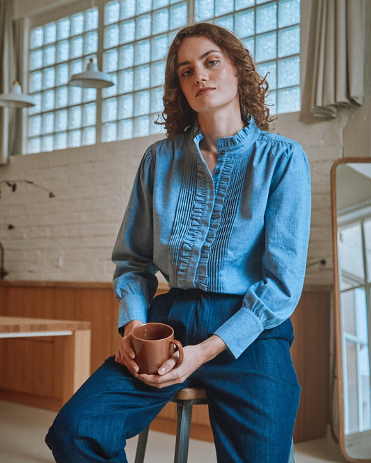 Blouse à volants chiné bleu
