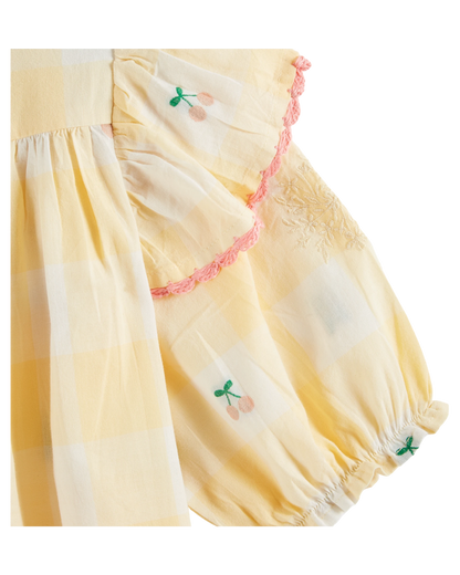 Blouse brodée volantée vichy cerises