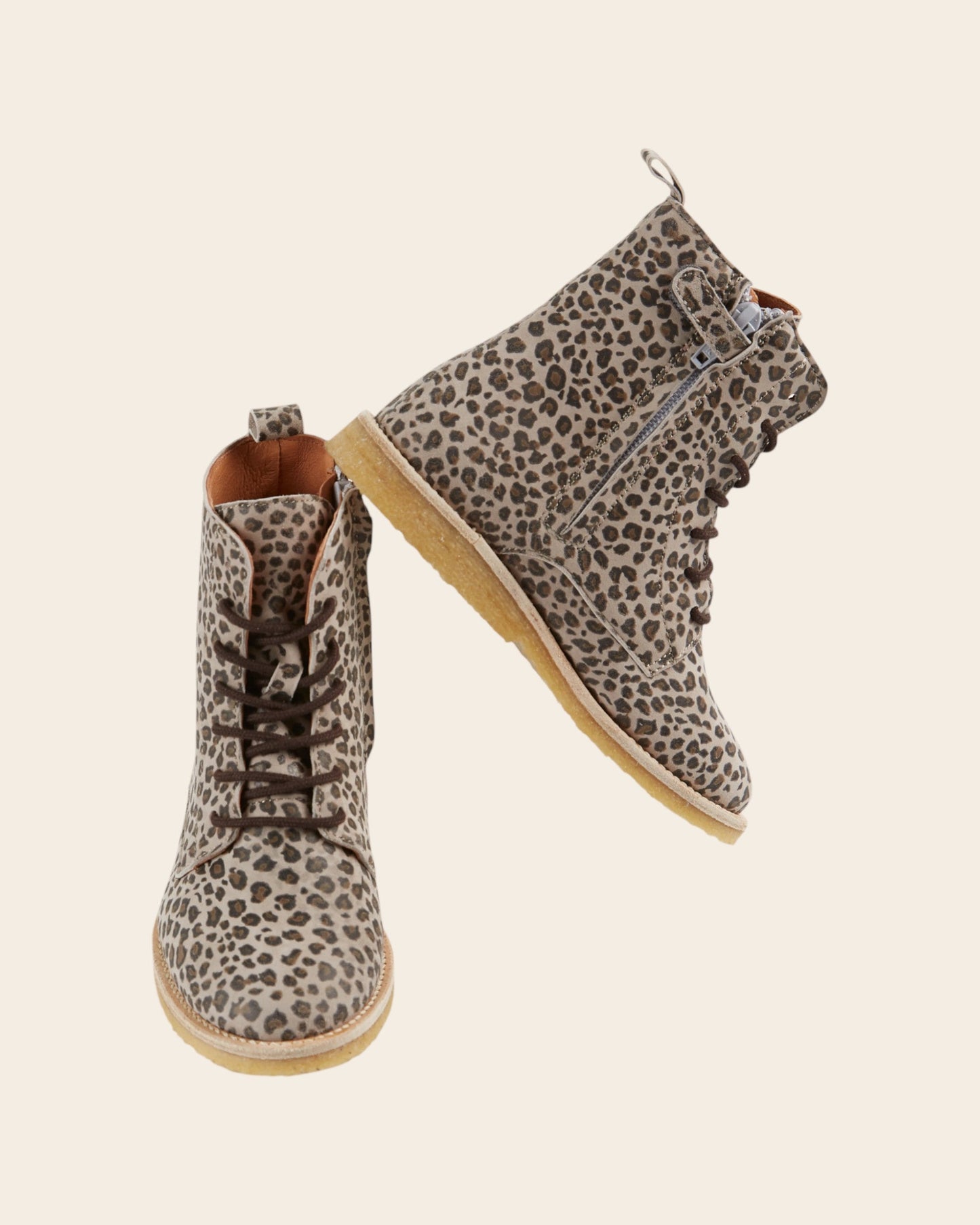 Boots à lacets cuir léopard grège
