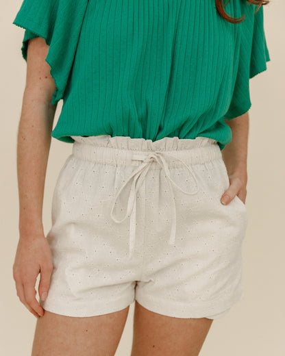 Short broderie anglaise chantilly