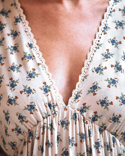 Robe longue écru fleurs bleues