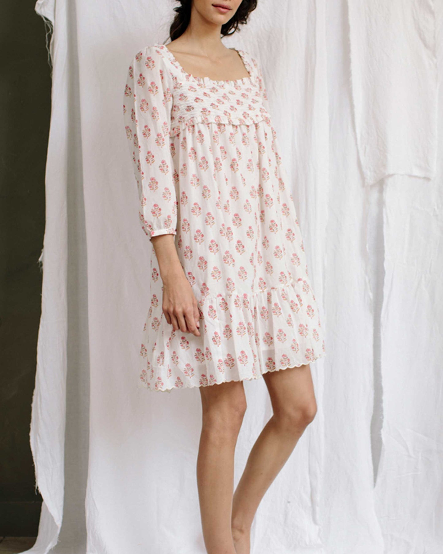 Robe à fleurs écru