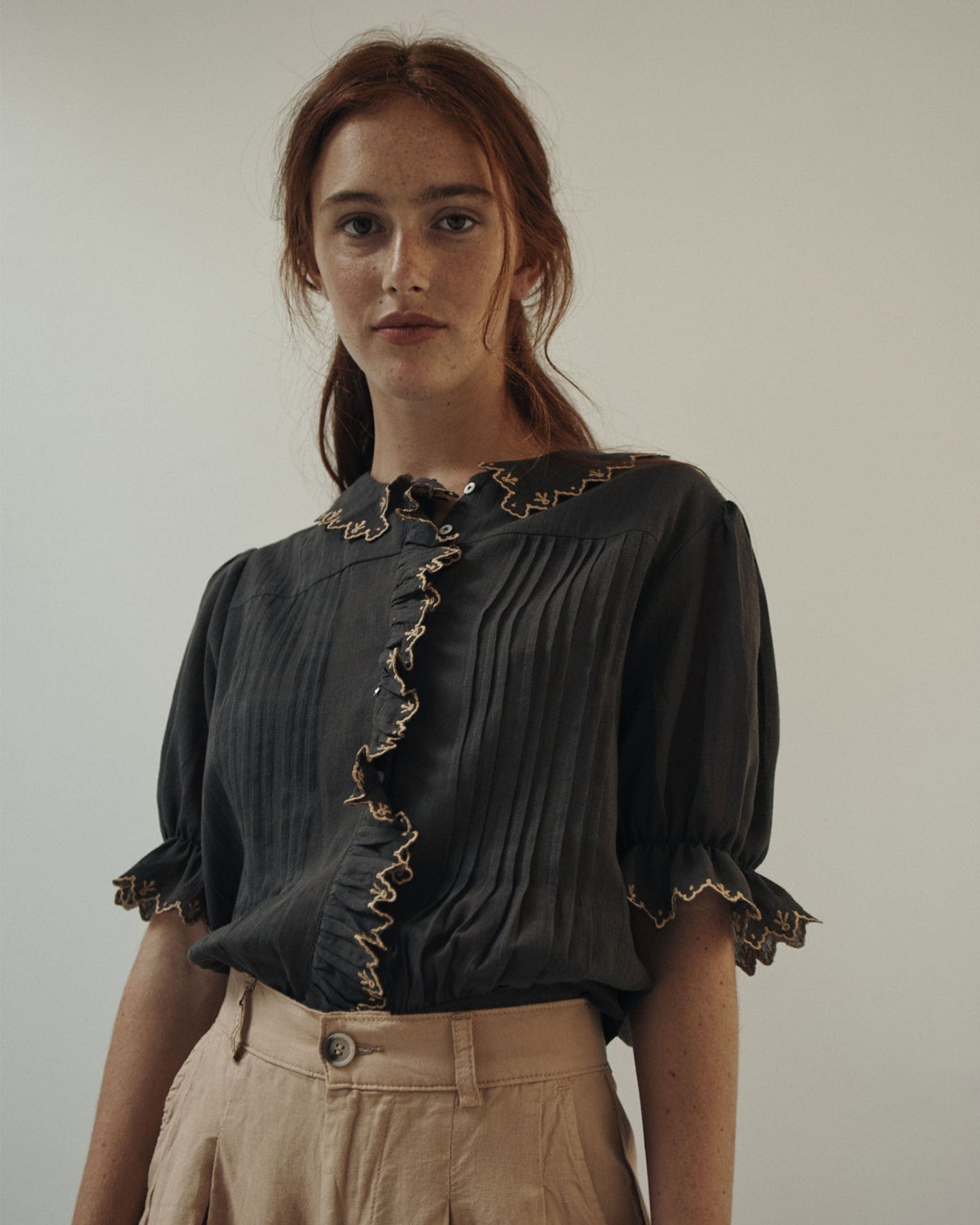 Blouse gaze de coton volants bitume