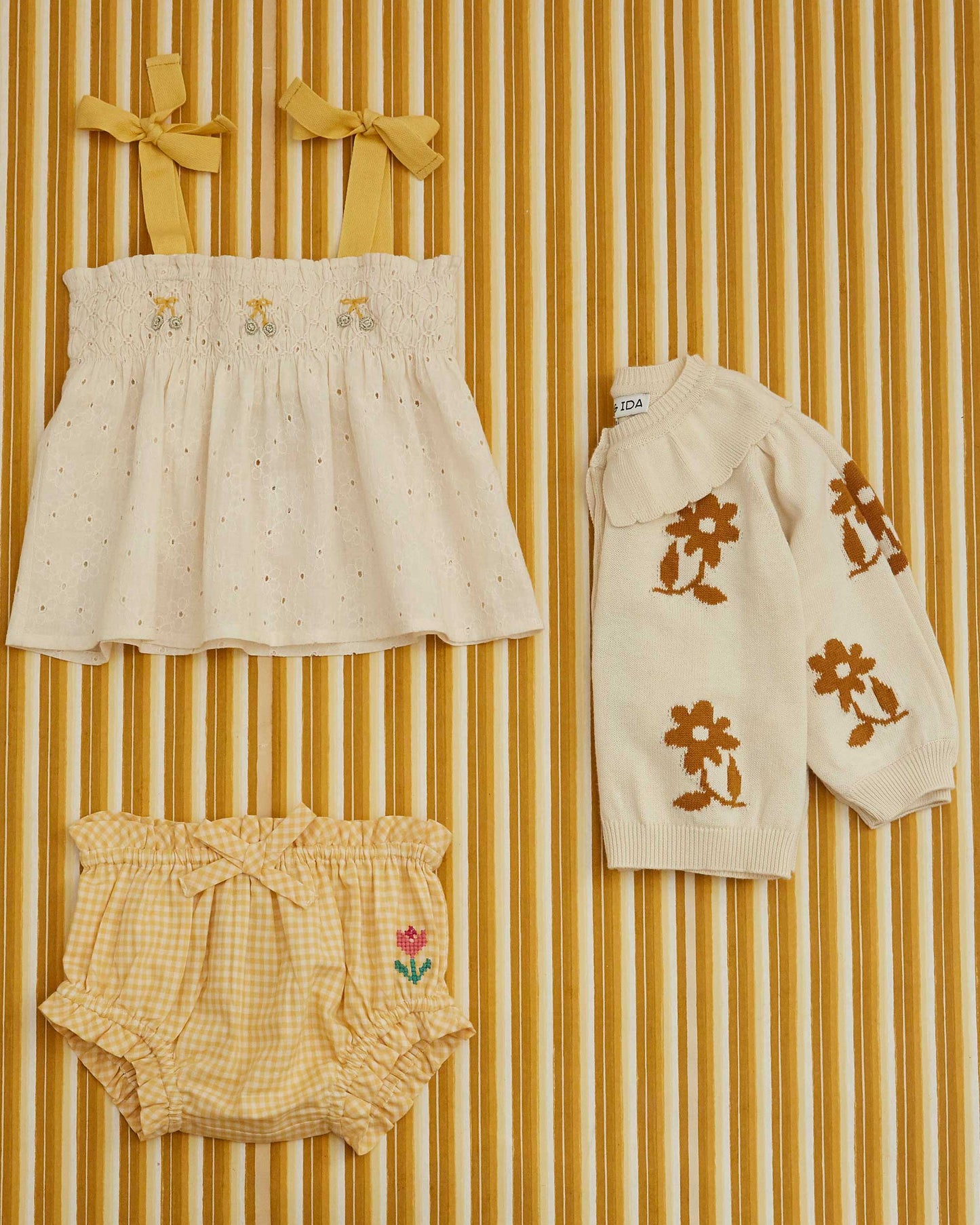 Top smocké broderie anglaise chantilly