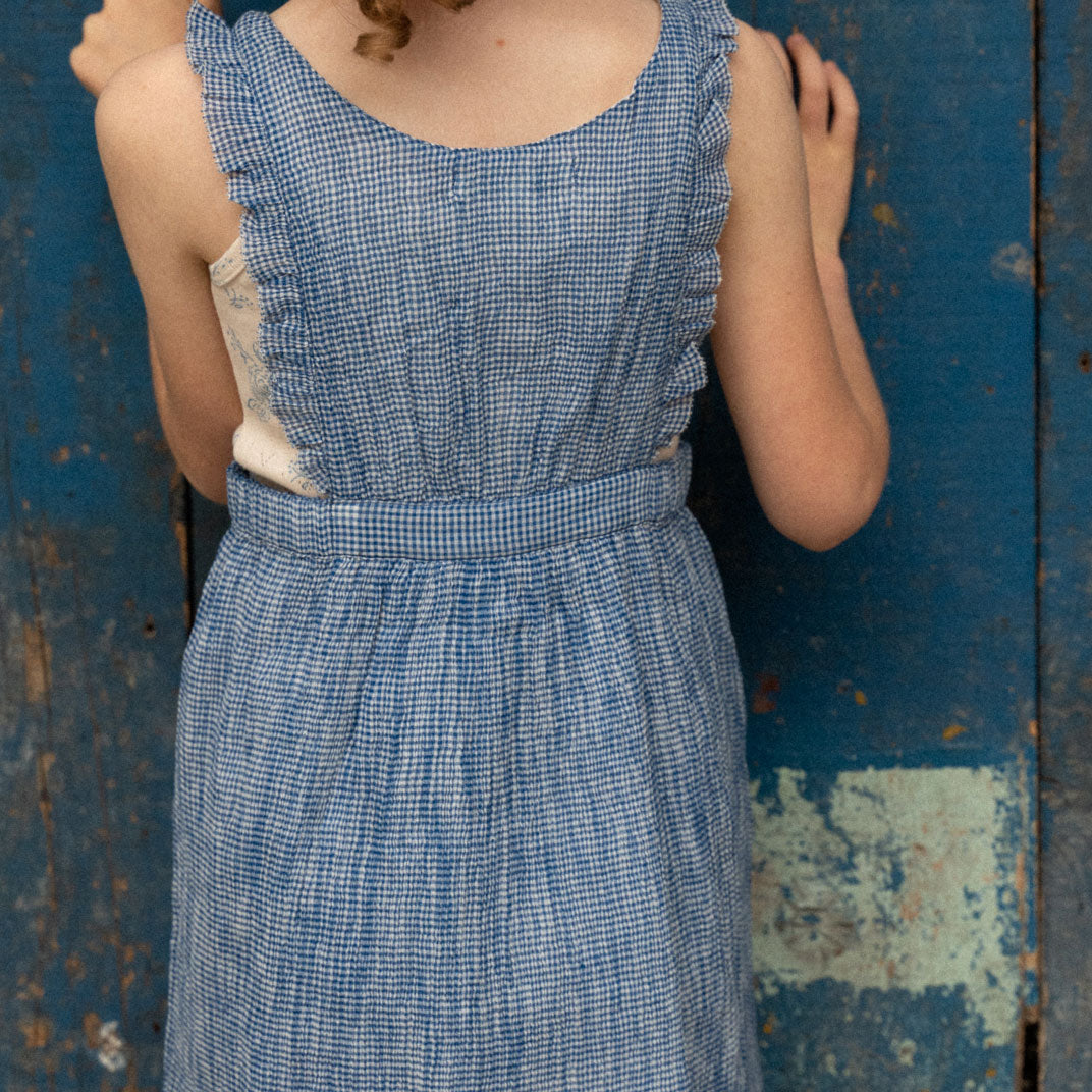 Robe tablier voile de coton créponné vichy bleu