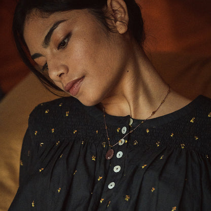 Blouse brodée noire