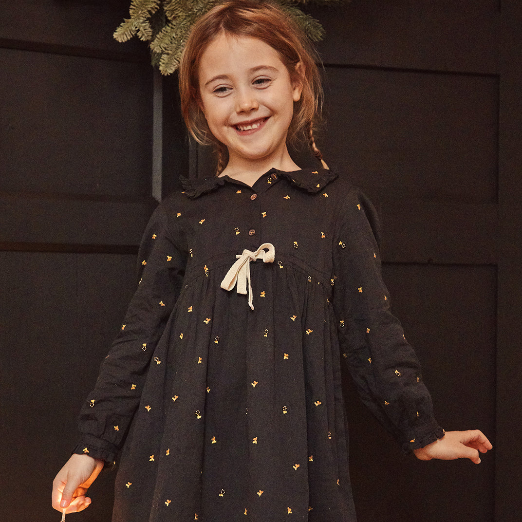 Robe brodée bitume